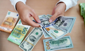 Tỷ giá USD ngân hàng lập đỉnh lịch sử, vượt mốc 26.300 đồng