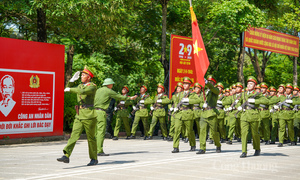 Tinh thần thép trong từng bước chân tập luyện diễu binh của lực lượng Công an nhân dân