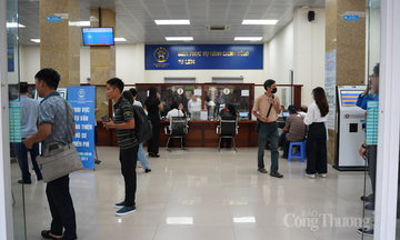 Ngày đầu chính quyền hai cấp tại Hà Nội: Thủ tục nhanh, người dân phấn khởi