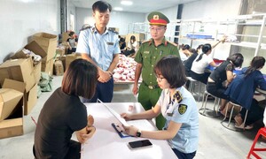 Triệt phá tận gốc đường dây buôn lậu, làm hàng giả