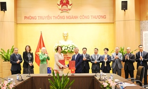 Bộ trưởng Nguyễn Hồng Diên làm việc với tân Đại sứ Australia tại Việt Nam