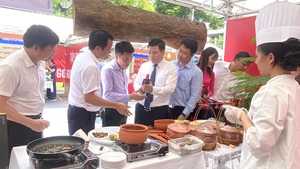 Hải Phòng: Sôi động hội chợ giao lưu văn hóa và ẩm thực