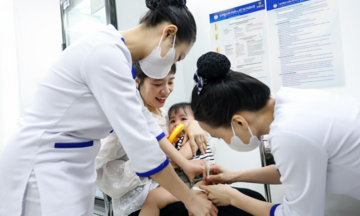 Vắc xin giúp phòng 'bệnh tử' trong vài giờ sản xuất tại Mỹ đã có tại VNVC