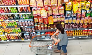 Hơn 3.400 nghìn tỷ đồng từ bán lẻ hàng hóa và dịch vụ tiêu dùng 6 tháng năm 2025
