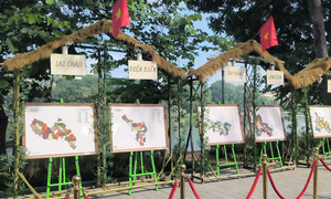 Triển lãm tranh da “Về chung một nhà”