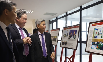 Trưng bày tài liệu ‘30 năm quan hệ ngoại giao Việt Nam - Hoa Kỳ’