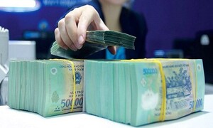 Việt Nam điều hành chính sách tiền tệ ra sao giữa cơn sóng nới lỏng toàn cầu?