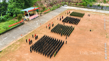 4 giờ 'đội nắng' rèn 'chí thép' của các chiến sĩ công an tập luyện diễu binh