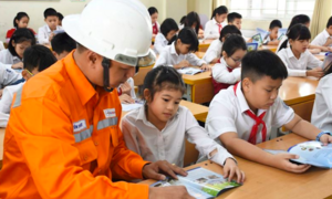 Vì sao điện năng tiêu thụ của gia đình tăng nhiều lần khi học sinh nghỉ hè?