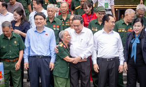 Chủ tịch Quốc hội: Phải quan tâm chăm lo các gia đình chính sách, người có công