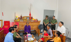 Bộ trưởng Lương Tam Quang dự lễ bàn giao nhà tình nghĩa tại Tuyên Quang