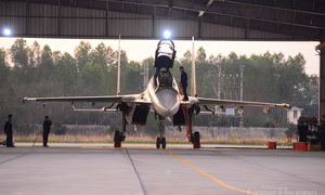 Những 'bác sĩ' chăm sóc 'hổ mang chúa' Su-30MK2