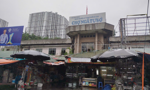 Hà Nội: Chợ Ngã Tư Sở xuống cấp trầm trọng, tiểu thương mòn mỏi chờ khách