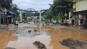 Xã biên giới xứ Nghệ tan hoang sau mưa lũ