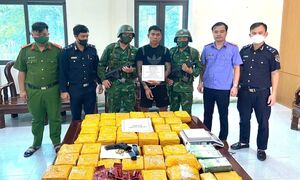 Hà Tĩnh: Bắt đối tượng vận chuyển 45kg ma túy, mang theo súng quân dụng