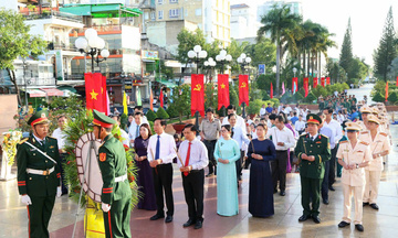 Lãnh đạo Cần Thơ viếng nghĩa trang liệt sĩ dịp 78 năm Thương binh - Liệt sĩ