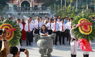 Phó Chủ tịch nước Võ Thị Ánh Xuân thăm, tặng quà gia đình chính sách tại Cà Mau