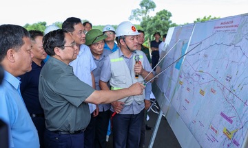 Thủ tướng kiểm tra 3 dự án cao tốc, sân bay, cảng biển trọng điểm tại Quảng Trị