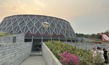 Chầm chậm giữa Điện Biên, nơi người ngã xuống cho ngày mai