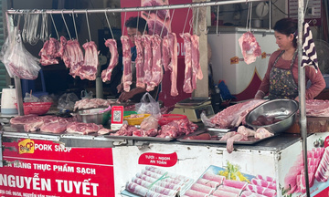 TP. Hồ Chí Minh: Thịt heo rớt giá mạnh, tiểu thương ‘kêu trời’ vì sức mua giảm