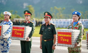 Trung tướng Trương Thiên Tô kiểm tra, động viên lực lượng tập luyện diễu binh