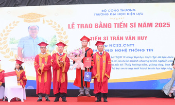 Trường Đại học Điện lực trao bằng tốt nghiệp cho hơn 900 học viên, sinh viên