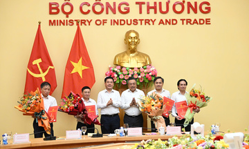 Đảng ủy Bộ Công Thương tiếp nhận 4 tổ chức Đảng từ Đảng ủy UBND Thành phố Hà Nội