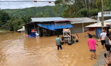 Sơn La: Nhiều bản ngập sâu do lũ quét, hàng trăm hộ dân phải di dời khẩn cấp