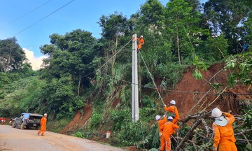 Điện Biên: Cấp điện trở lại cho toàn bộ 8.960 khách hàng và 97/97 trạm biến áp sau mưa lũ