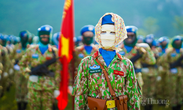 Mặt nạ chống nắng độc đáo của khối nữ chiến sĩ luyện tập diễu binh, diễu hành 2/9