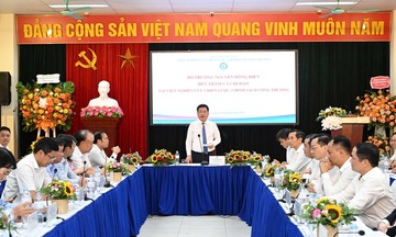Chùm ảnh: Bộ trưởng Nguyễn Hồng Diên làm việc tại Viện Nghiên cứu Chiến lược, Chính sách Công Thương