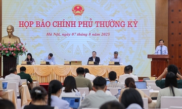 Xuất nhập khẩu tăng mạnh, PMI vượt mốc 50 điểm