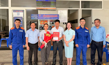 Petrolimex Đà Nẵng khen thưởng cửa hàng trưởng xuất sắc