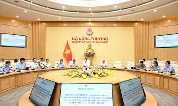 Chùm ảnh: Bộ Công Thương họp về tình hình và giải pháp đảm bảo cung cấp điện