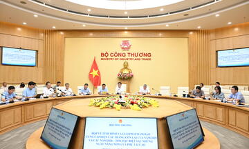 Bộ Công Thương họp về tình hình và giải pháp đảm bảo cung cấp điện