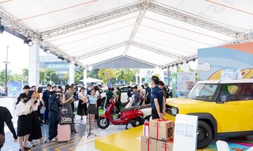 'Ngày hội thu xăng đổi điện' phủ sóng 3 miền, khách ùn ùn rước xe về nhà