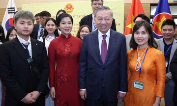 Tổng Bí thư Tô Lâm gặp gỡ cán bộ, nhân viên Đại sứ quán và người Việt Nam tại Hàn Quốc