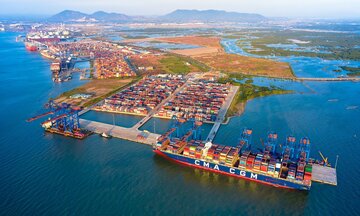 Từ Busan đến Cái Mép, Lạch Huyện - cất cánh với mặt tiền Biển Đông