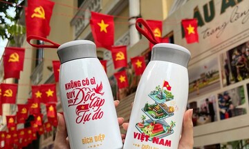 Thị trường quà tặng đang 'nóng' cùng lễ kỷ niệm 80 năm Quốc khánh 2/9
