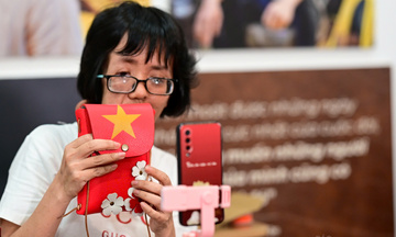 Tình yêu nước từ những 'vầng trăng khuyết' qua dự án 'Việt Nam ơi'