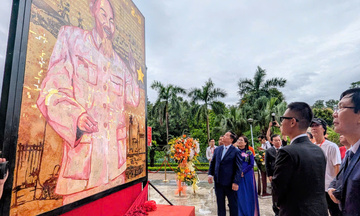 Khai mạc triển lãm “Mùa xuân độc lập”