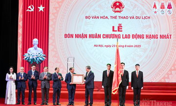 Chùm ảnh: Bộ Văn hóa, Thể thao và Du lịch đón nhận Huân chương Lao động hạng Nhất