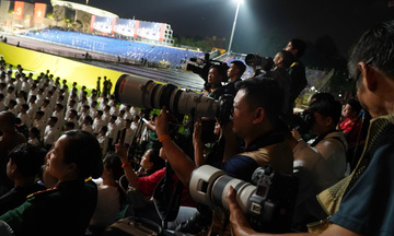 Cách những 'chiến sĩ cầm bút' gửi gắm tình yêu nước