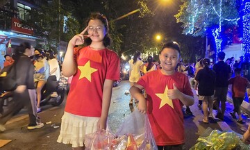 Hình ảnh đẹp trên phố Hà Nội sau đêm tổng hợp luyện