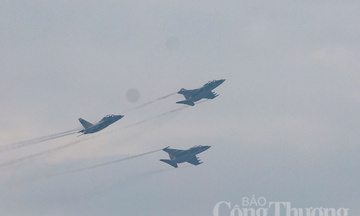 Chiêm ngưỡng Mi-17, CASA, SU-30MK2 uốn lượn trên bầu trời tập luyện cho A80