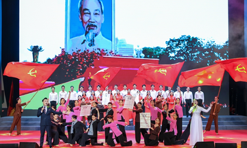 Xây dựng văn hoá, con người trở thành nền tảng tinh thần, động lực phát triển