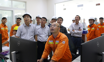EVNNPT lập 2 đoàn công tác ứng trực tại vùng tâm bão số 5