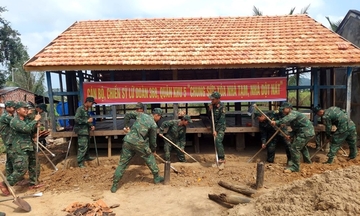 Bộ đội, công an và tinh thần 'vì dân' trong mỗi ngôi nhà mới