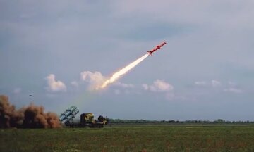 Ukraine giới thiệu tên lửa hành trình tầm xa Long Neptune