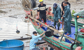 Ngư dân làng chài ở Hà Tĩnh trắng tay sau trận cuồng phong càn quét